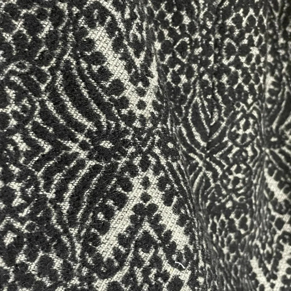 Talbots Black Textured Wool Blend Knee Length Pencil Skirt Size 2P - Picture 2 of 6